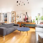 Large Bright T4 With Rooftop In Paris - Welkeys
